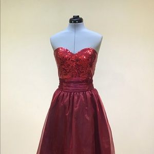Beautiful red party dress!!